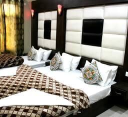 Deluxe Triple Bed Family Room