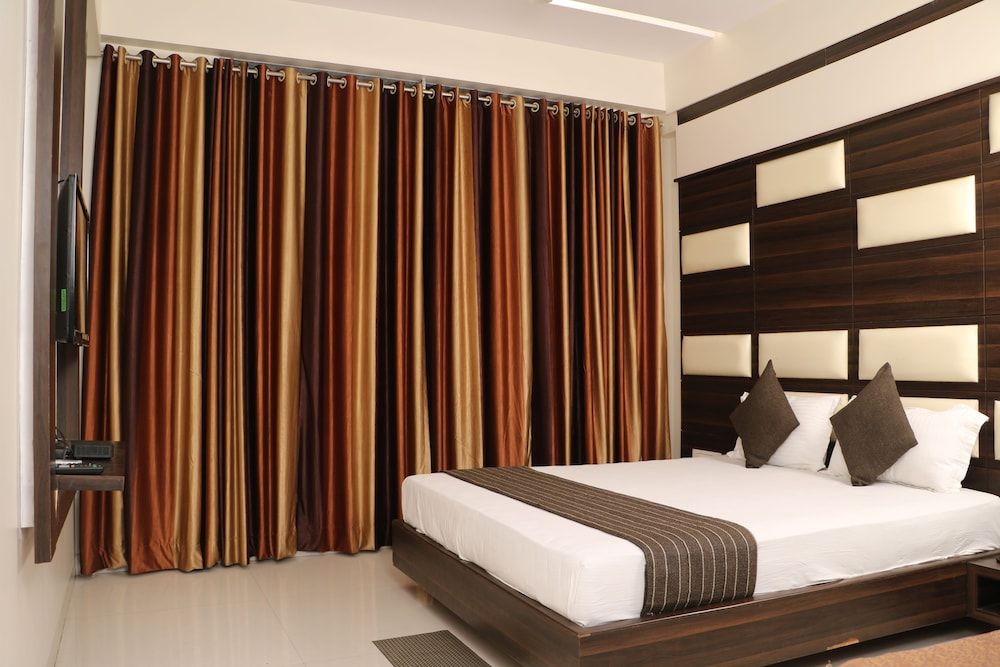 undefined Hotel Grand Residency 6