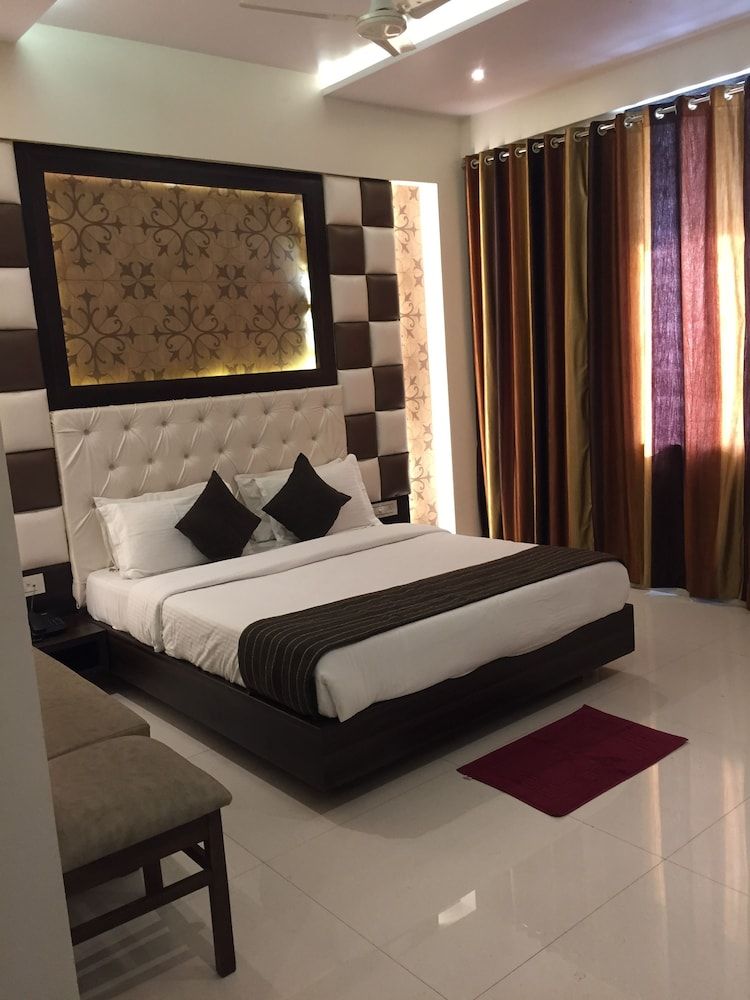 undefined Hotel Grand Residency 8