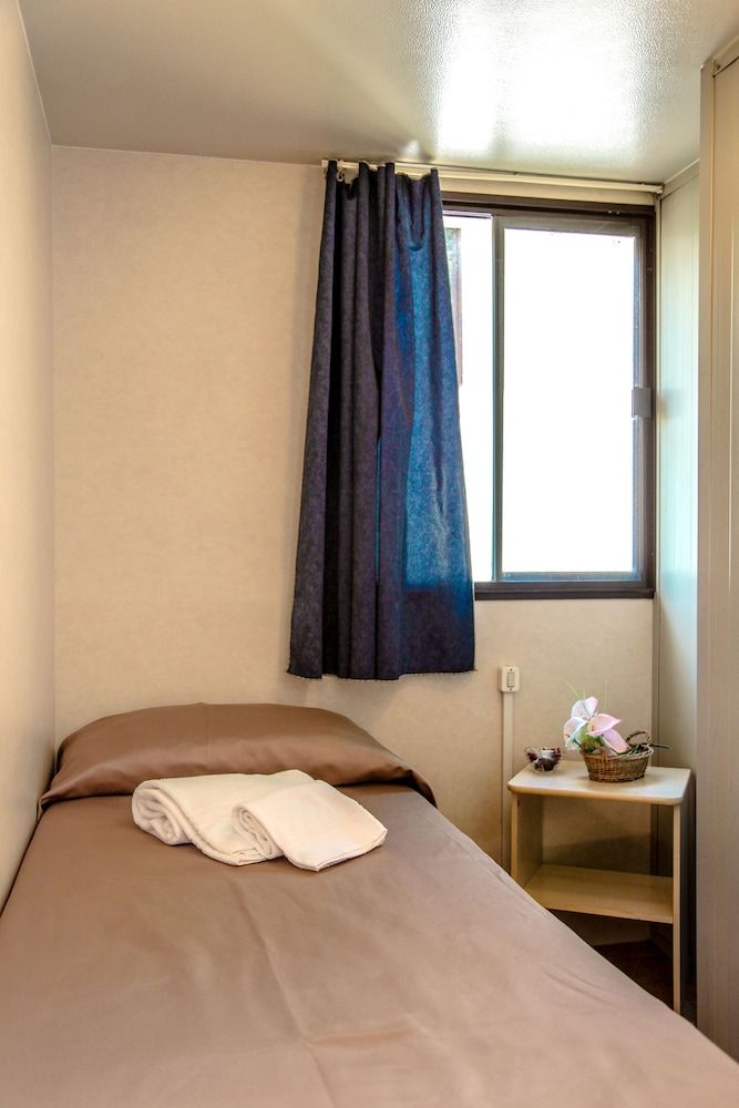 Happy Village & Camping Economy Bungalow (2-3 Adults) 6