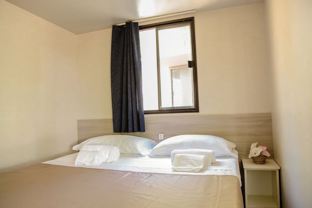 Happy Village & Camping Economy Bungalow (2-3 Adults) 5