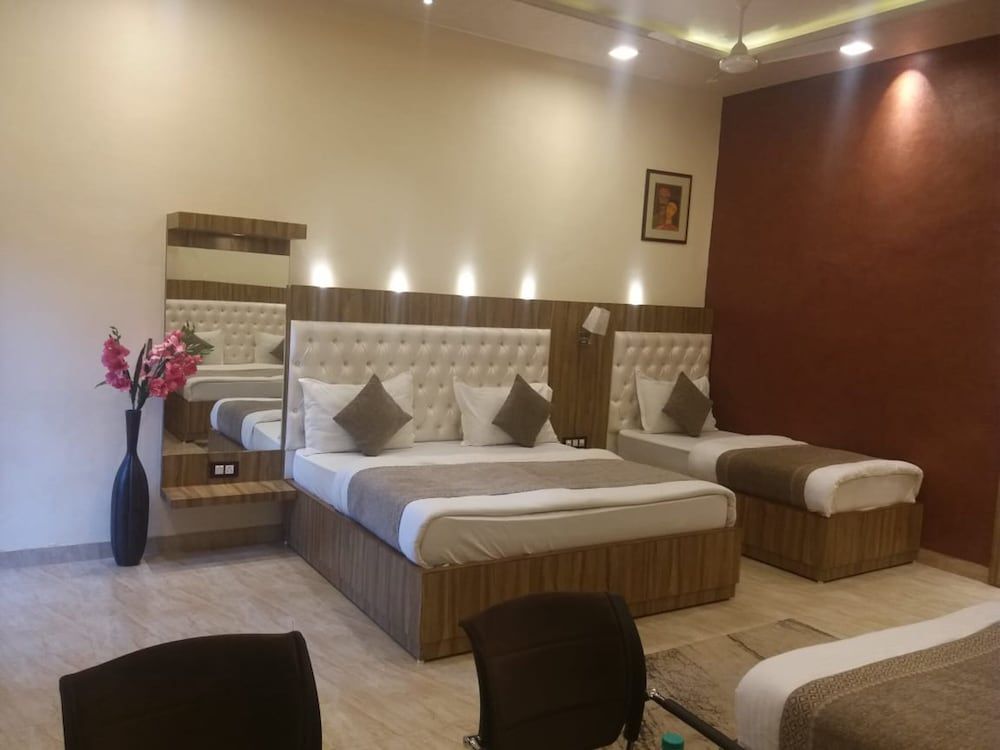 Hari Niwas - A Boutique Garden Resort Mount Abu Deluxe Double Bed Room 2