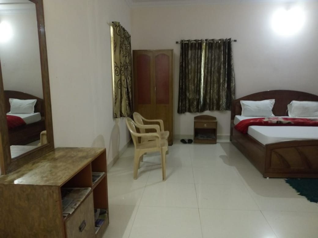 Hotel Shri Ganga Palace Standard Room 3