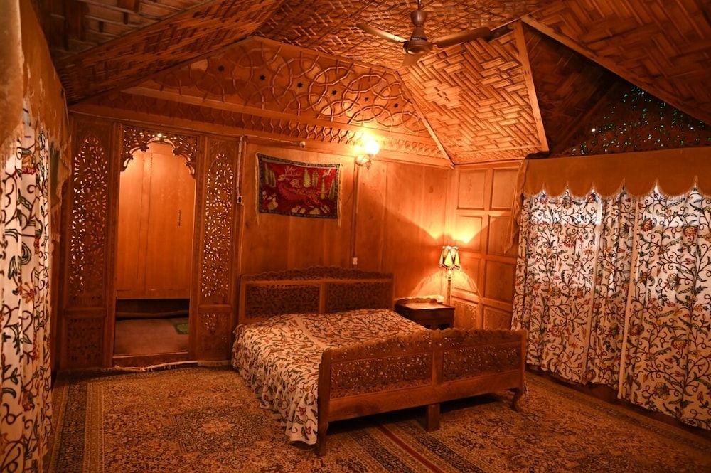 Kings Houseboats Deluxe Double Room, Lake View 3