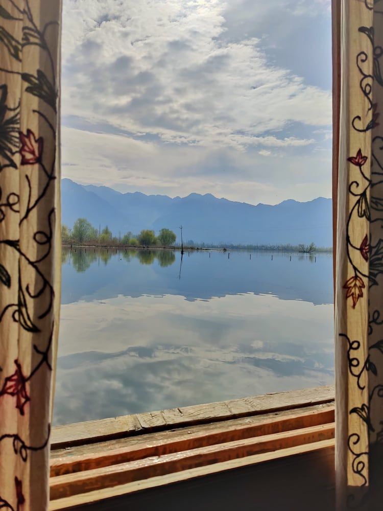 Kings Houseboats Deluxe Double Room, Lake View 10