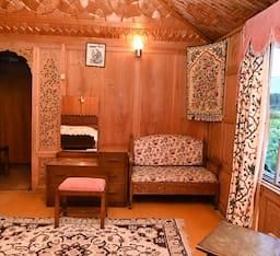 Deluxe Lake View Room