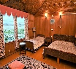 Deluxe Lake View Room