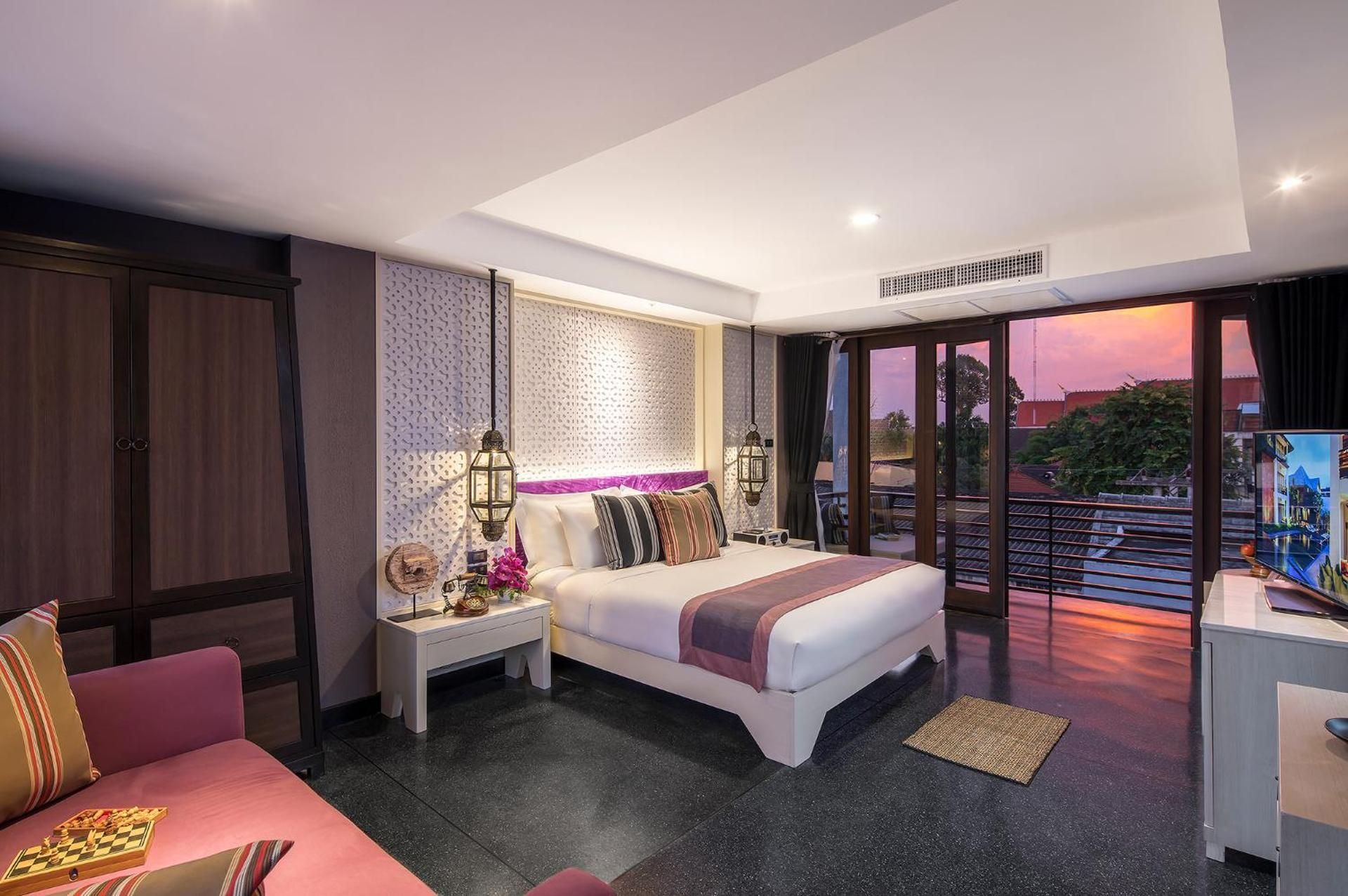 Deluxe Room with Bathtub