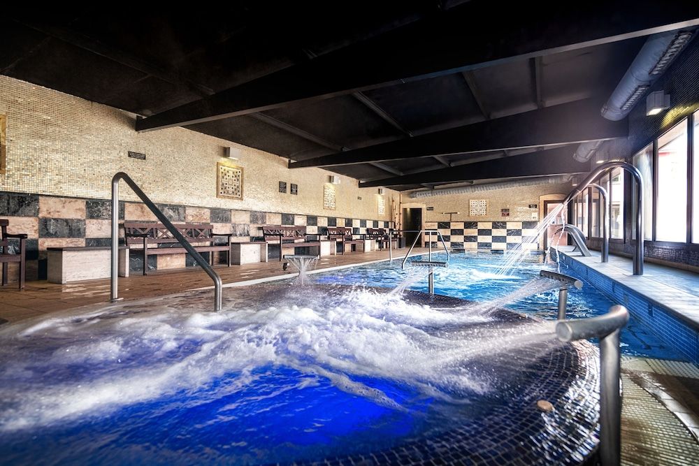 Salles Hotel Aeroport de Girona Double room single use with Spa access 8