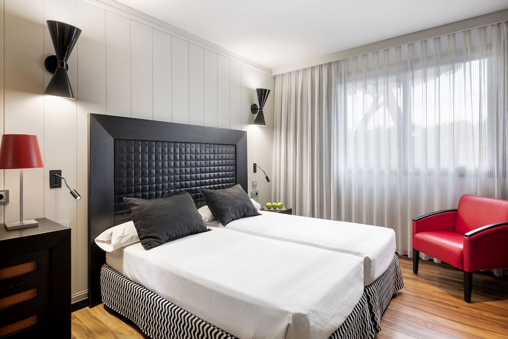 Salles Hotel Aeroport de Girona Double room single use with Spa access 4