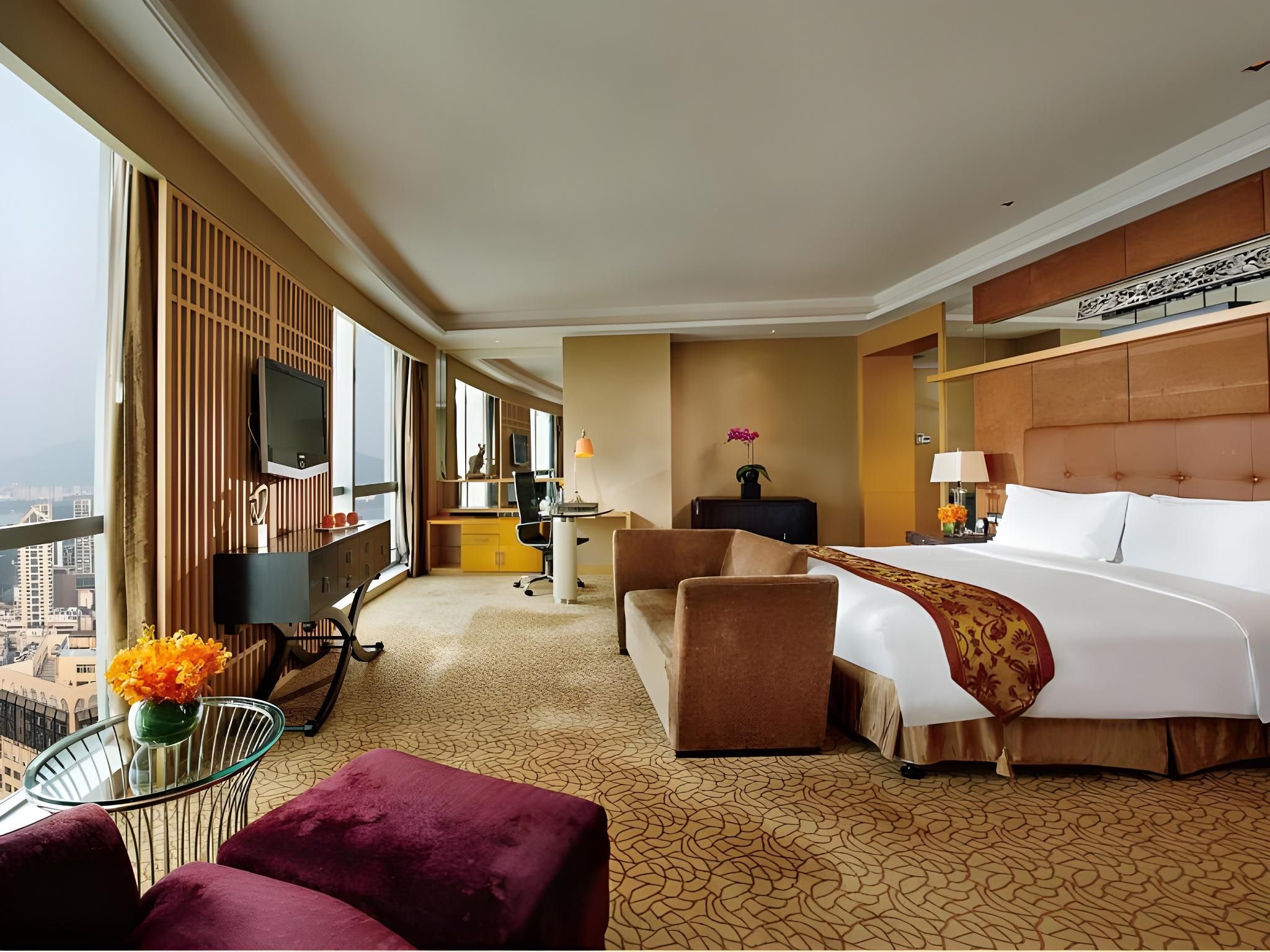 Suite Club Sofitel, 1 Queen Size Bed, City Views