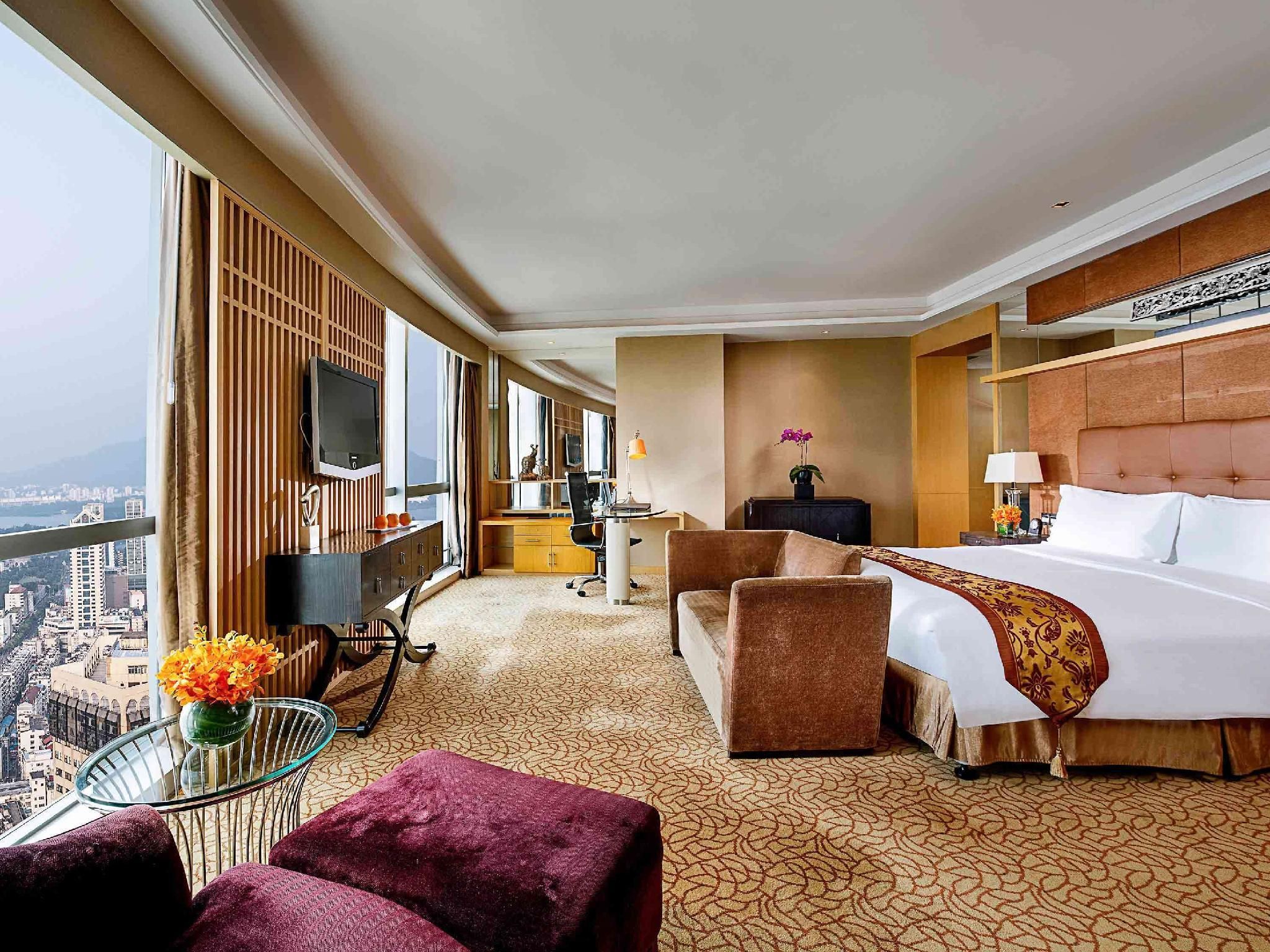 Luxury Club with Twin Beds