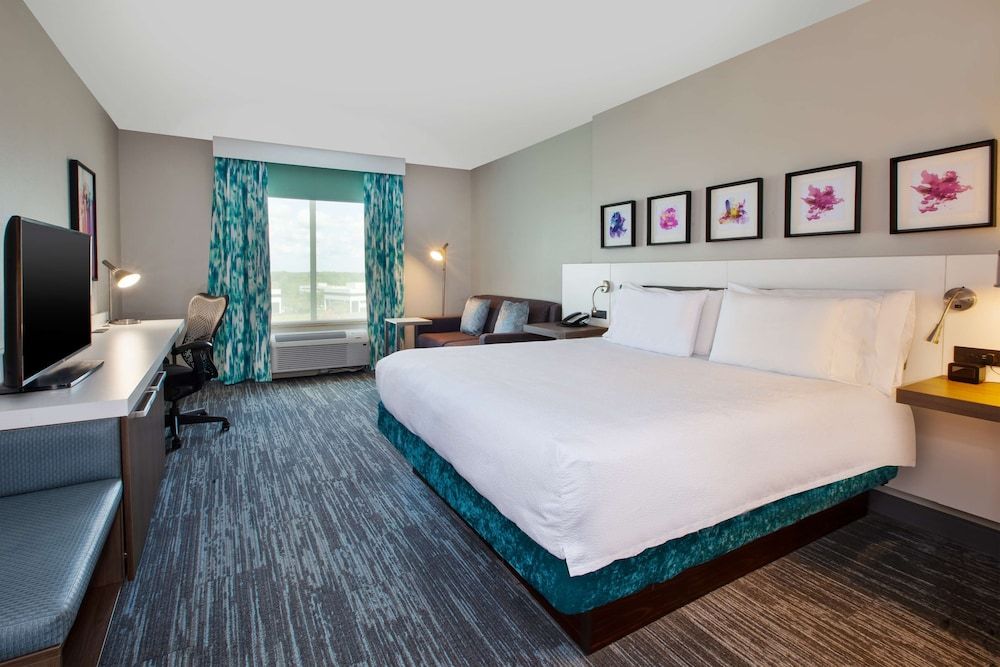 Room, 1 King Bed, Accessible (Mobility & Hearing - Roll-in Shower)