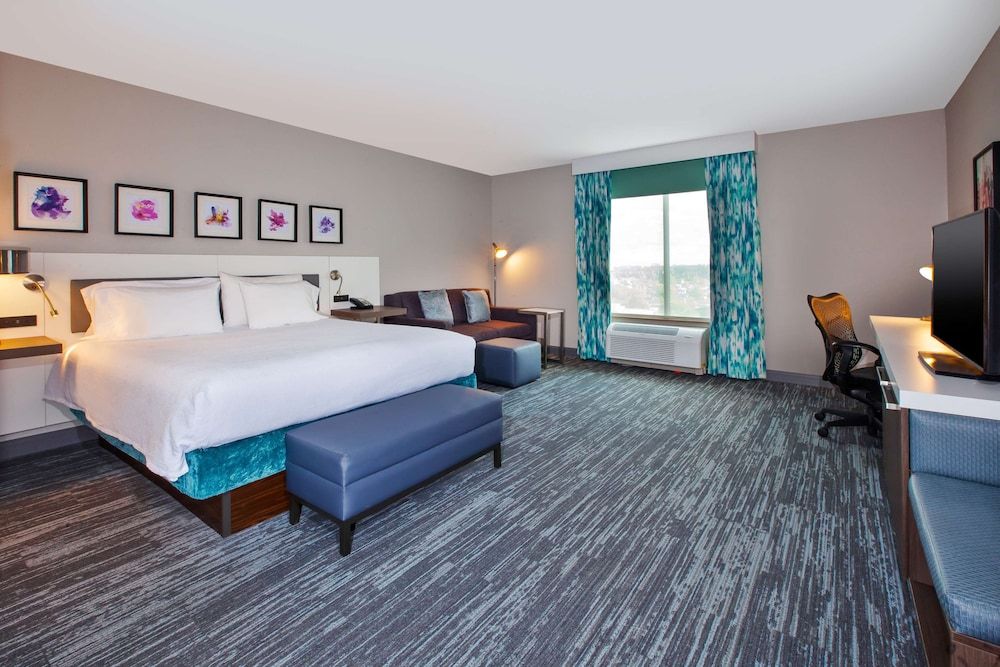 One king deluxe evolution room