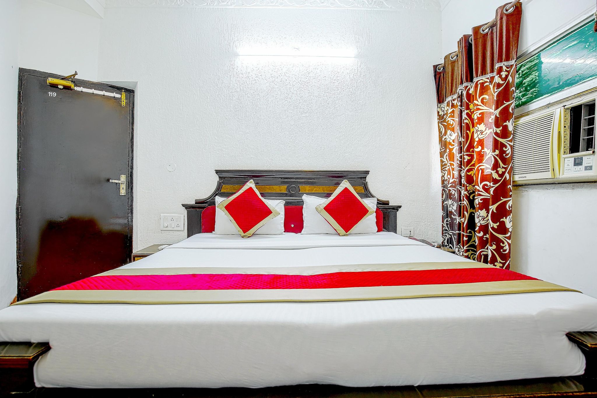 Hotel Arina Deluxe Rooms 2
