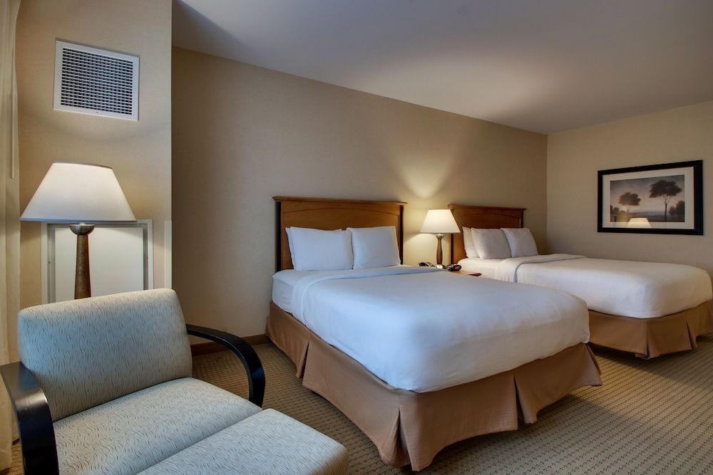 Hollywood Casino Bangor Deluxe Room, 2 Queen Beds, Non Smoking, City View 2