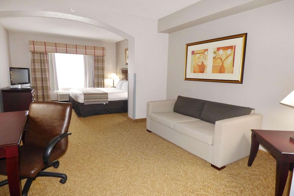 Suite, 1 King Bed, Non Smoking