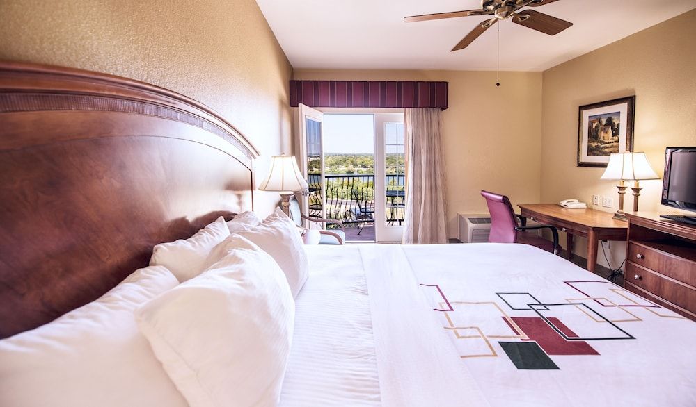 Room, 1 King Bed, Balcony, Lake View