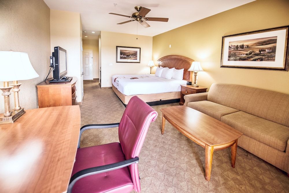 Deluxe Room, 1 King Bed, Balcony, Lake View (3rd or 4th Floor)