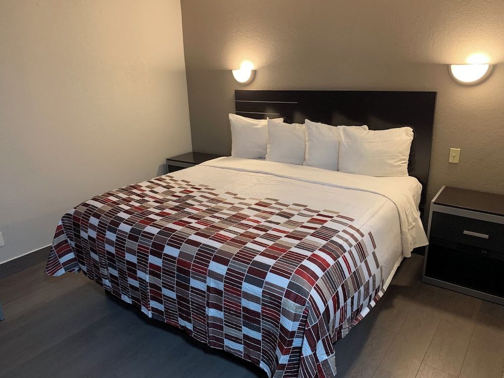 Deluxe Room, 1 King Bed, Smoking, Jetted Tub