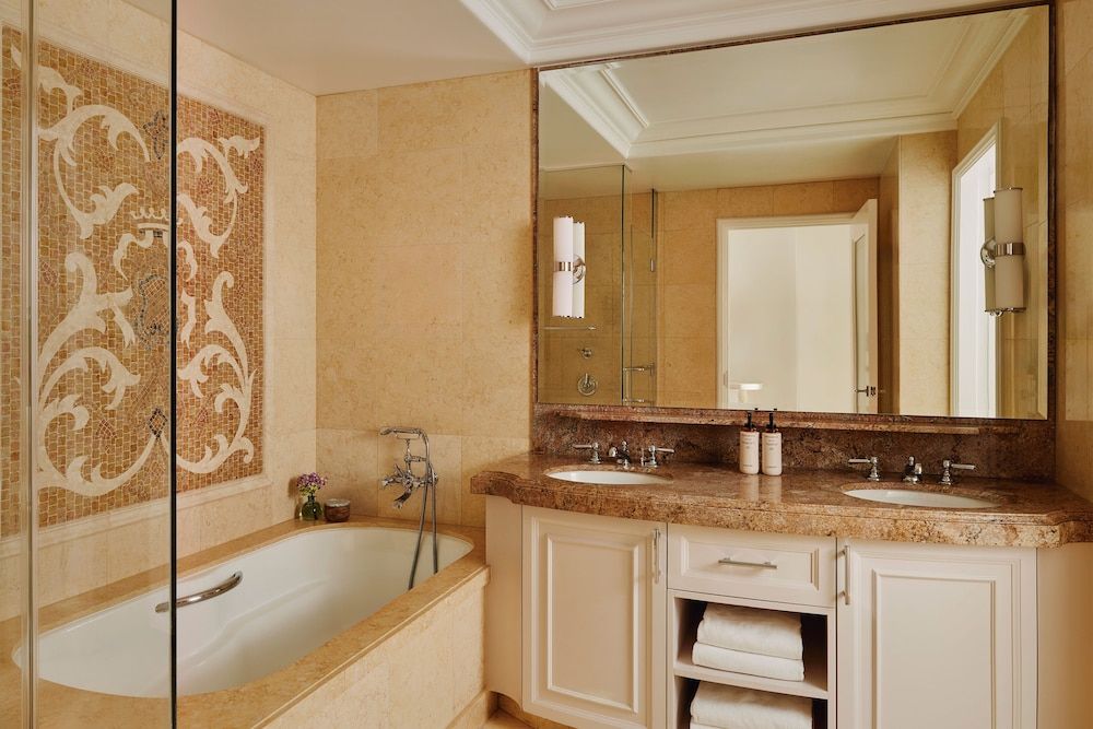 The Maybourne Beverly Hills, Maybourne Superior Two Queen Room 3