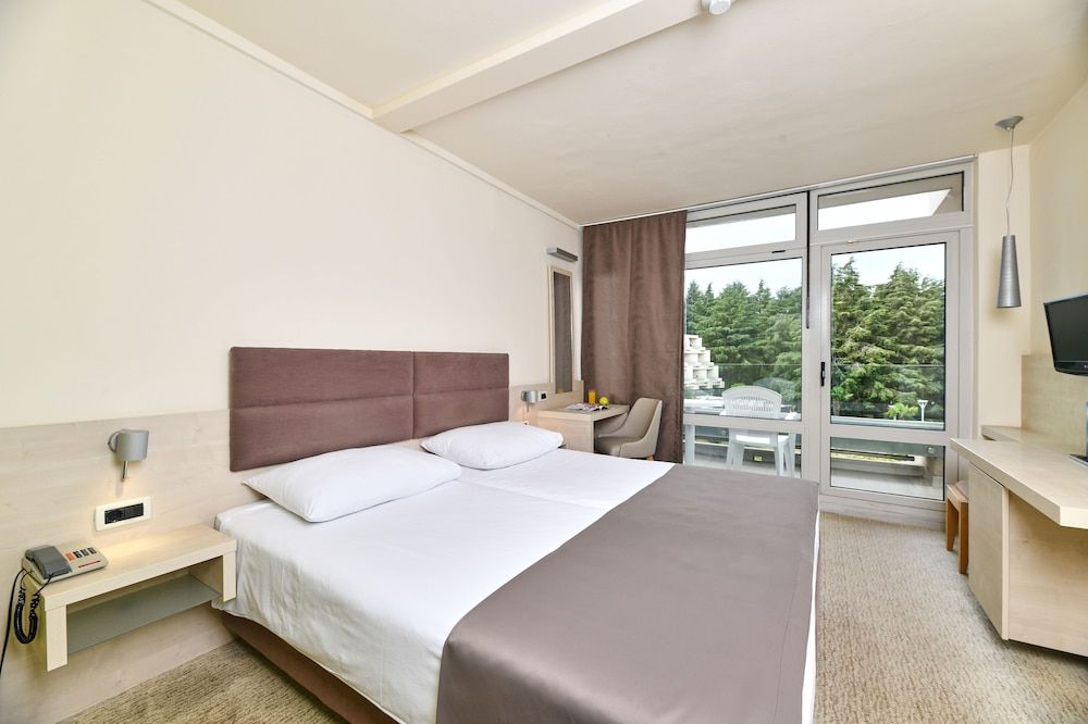 Superior room with balcony sea view
