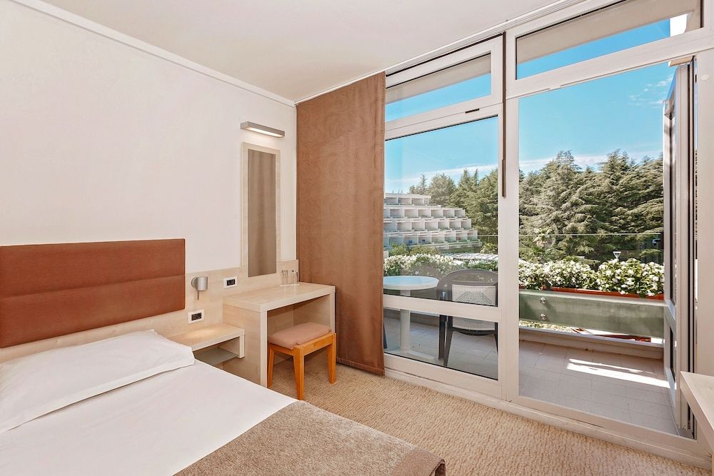 Superior room with balcony sea view