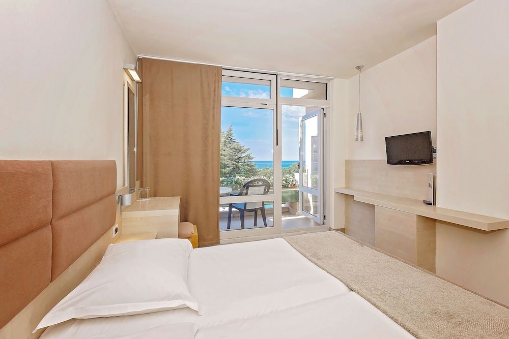 Superior Room with Balcony, Sea view (extra bed)