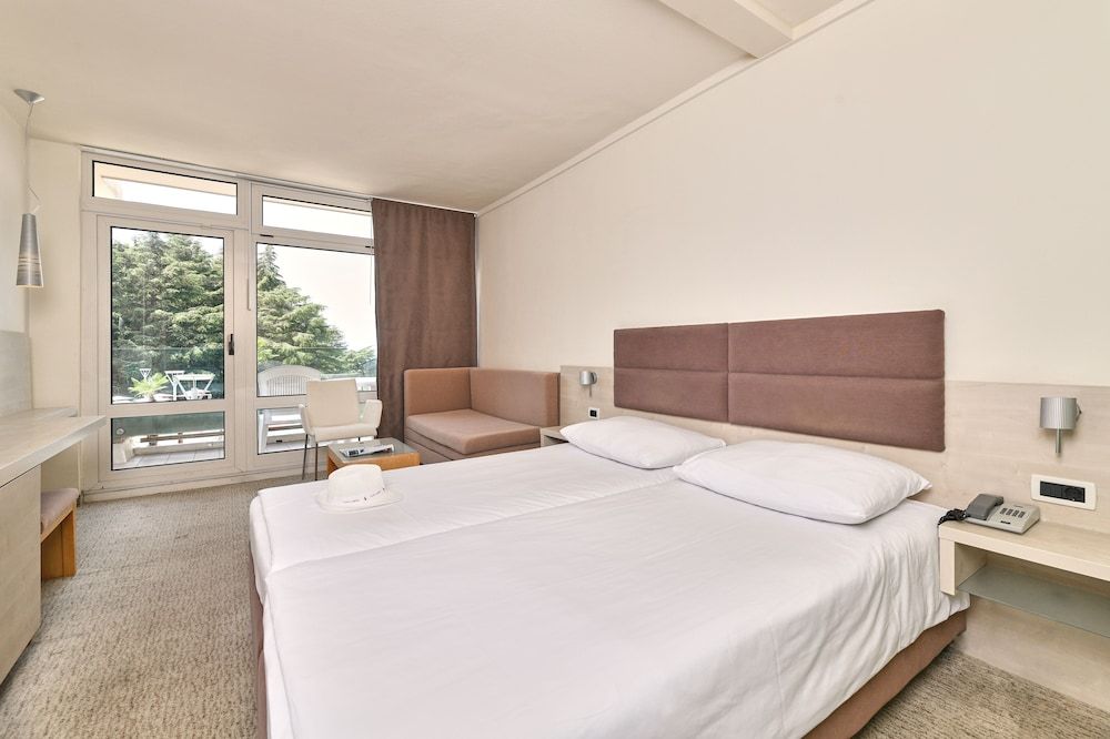 Superior Room with Balcony, Sea view (extra bed)