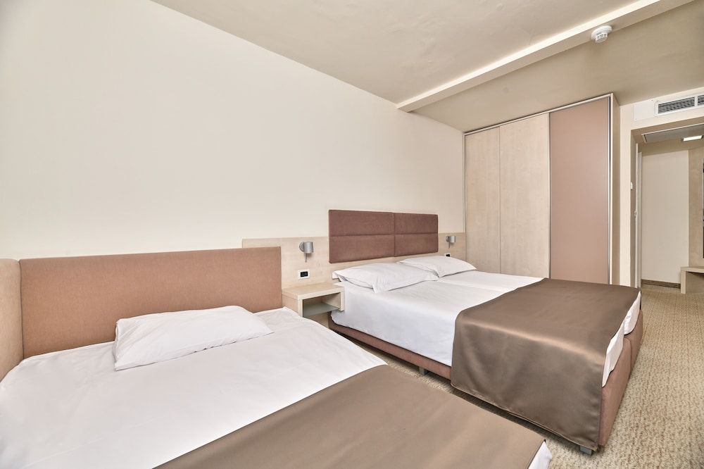Classic Room with Balcony, Park side (extra bed)