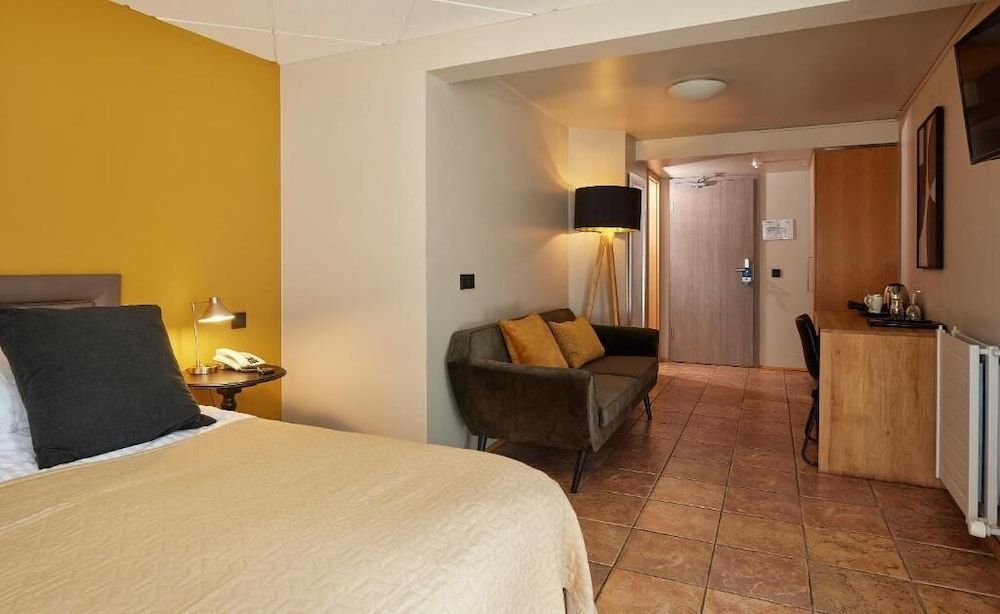 undefined Hotel Fron