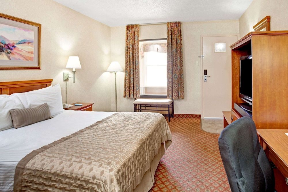 Standard Room, 1 Queen Bed, Non Smoking