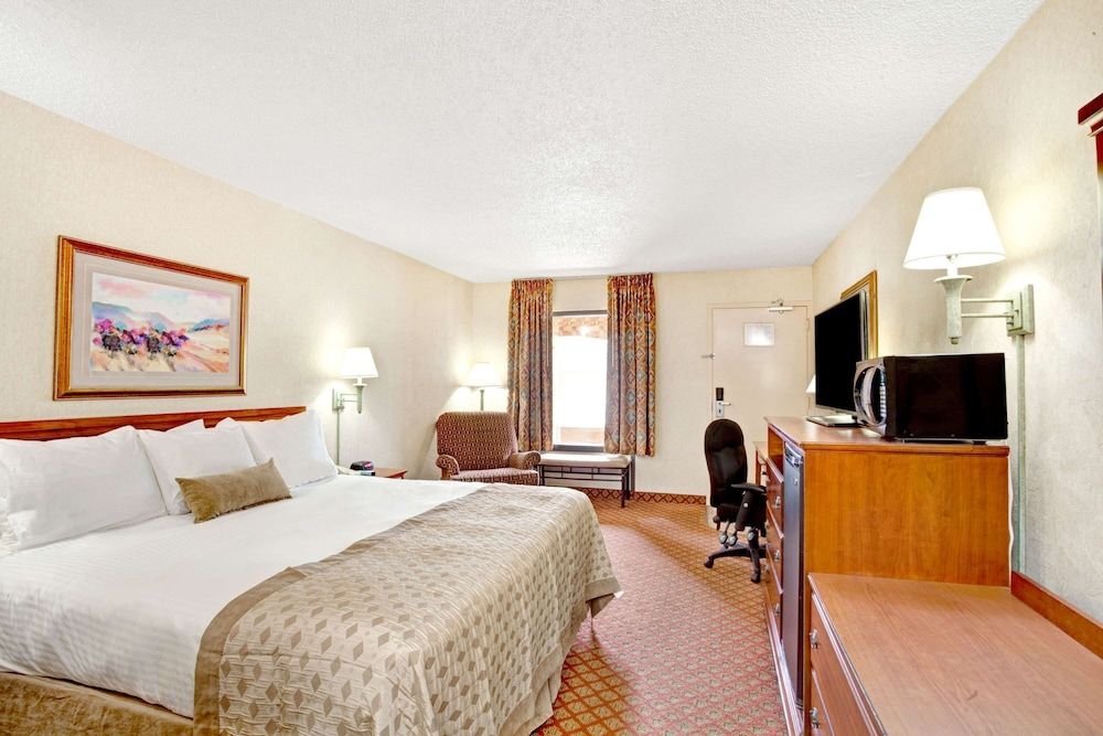 Standard Room, 1 King Bed, Non Smoking