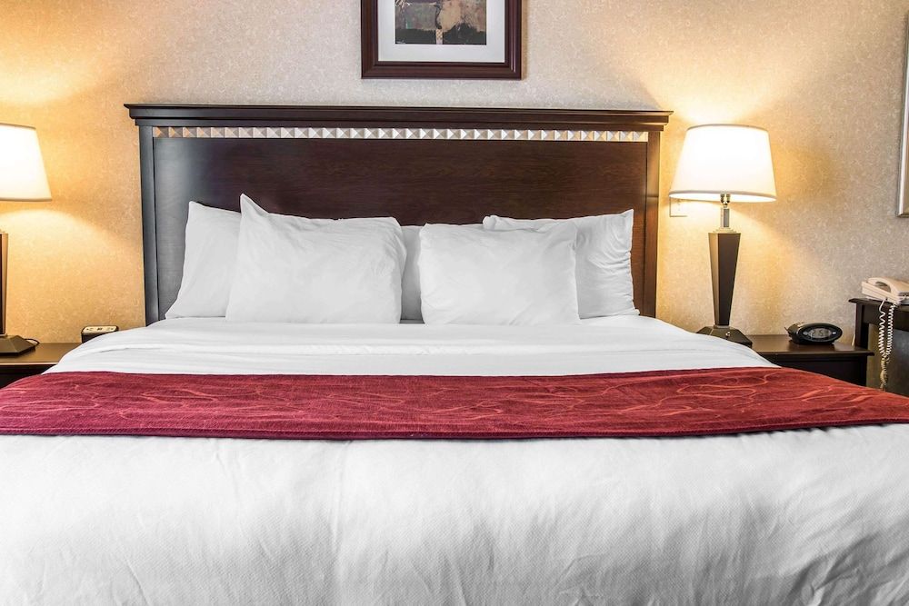 Efficiency, Suite, 1 King Bed, Non Smoking, Fireplace