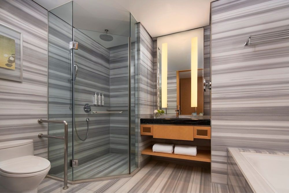 Ningbo Marriott Hotel Deluxe Room, 1 King Bed, River View 9