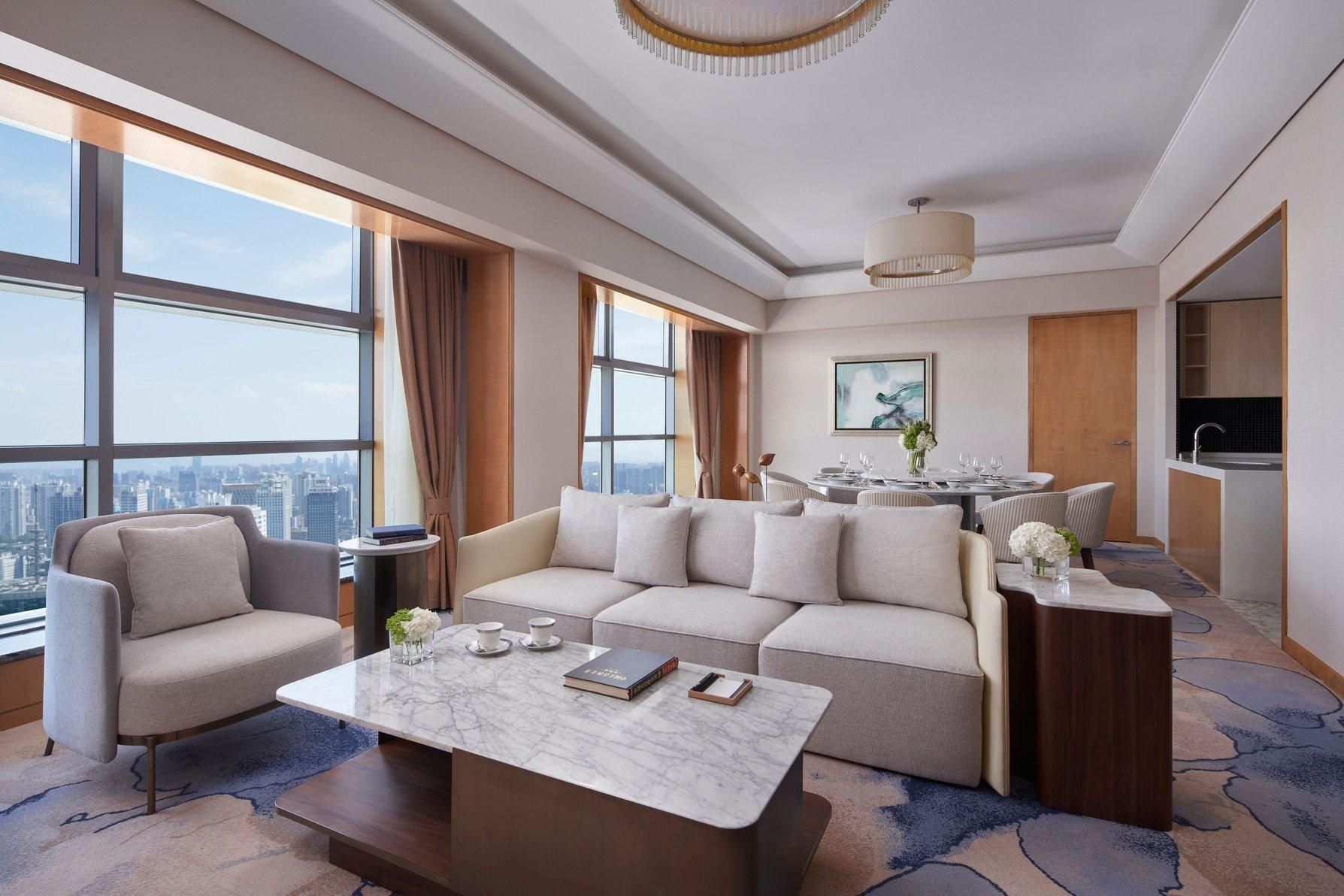 Ambassador Suite, Executive level, 1 Bedroom Larger Suite, 1 King, River view, High floor