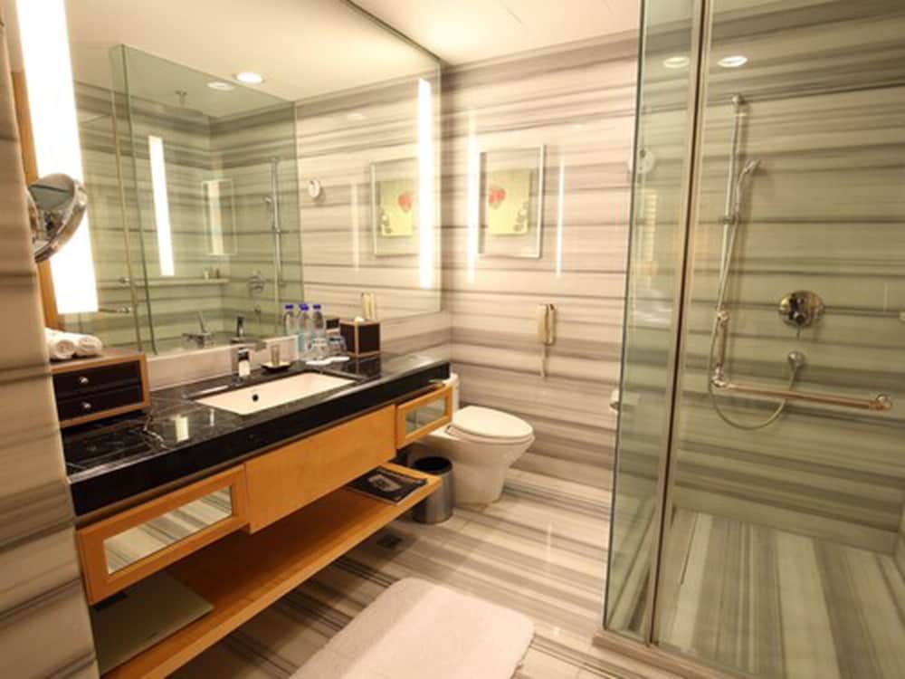 Ningbo Marriott Hotel Deluxe Room, 1 King Bed, River View 11