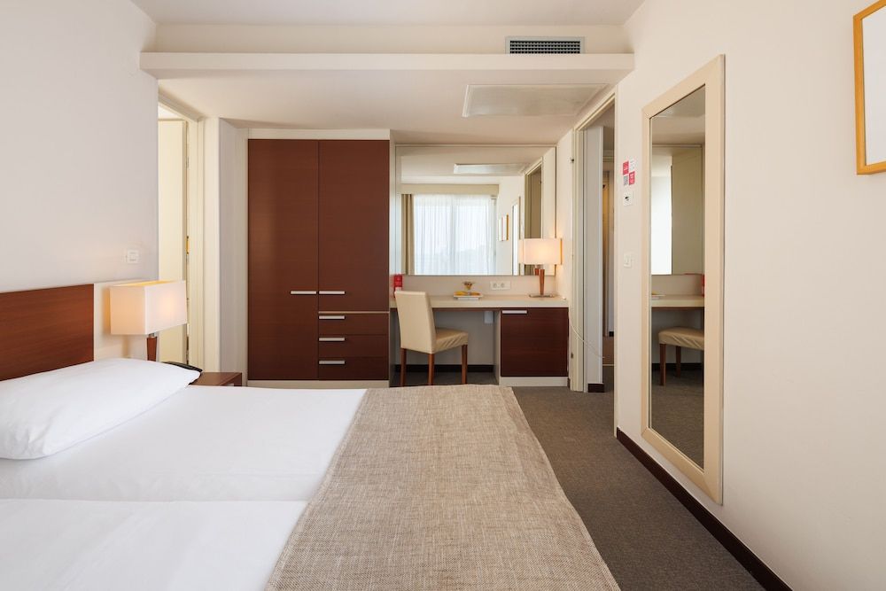 Suite with Balcony - Sea Side