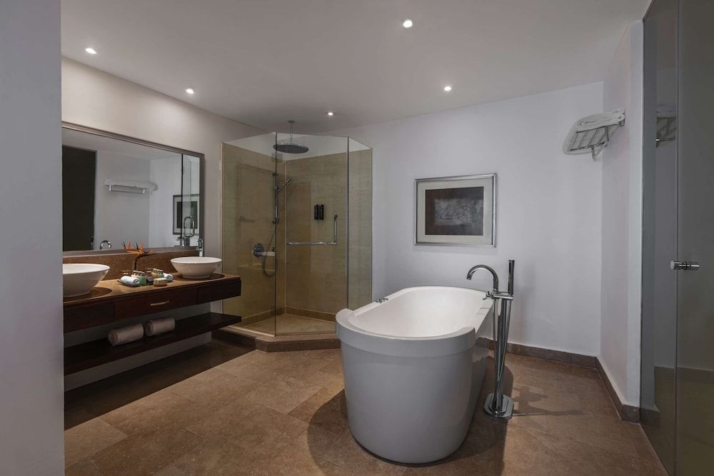 Steigenberger Makadi - Adults Friendly 16 Years Plus Executive Suite, 1 Queen Bed (Bay or Golf View) 3