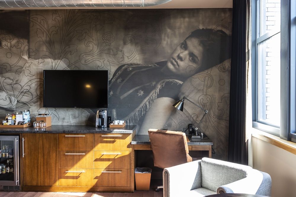 The Iron Horse Hotel Deluxe Room, 2 Queen Beds 7