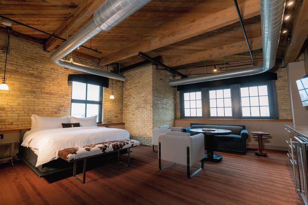 The Iron Horse Hotel Premium Studio Suite, City View 6