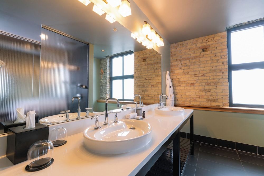 The Iron Horse Hotel Premium Studio Suite, City View 4