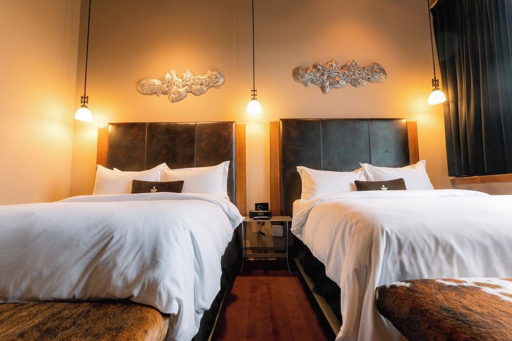 The Iron Horse Hotel Deluxe Room, 2 Queen Beds 2