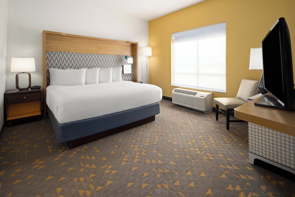 Standard Room, 1 King Bed