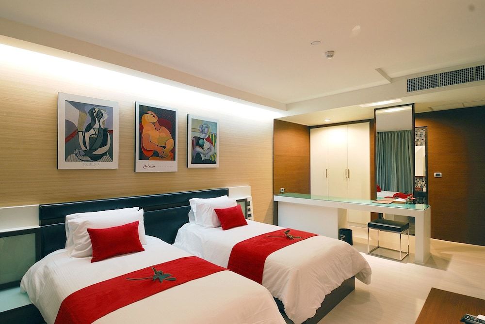 2 Bedroom Ocean View Royal Suite