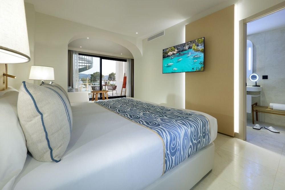 Junior Suite, Terrace (Signature Level, Rooftop Jacuzzi) - Club Access Included