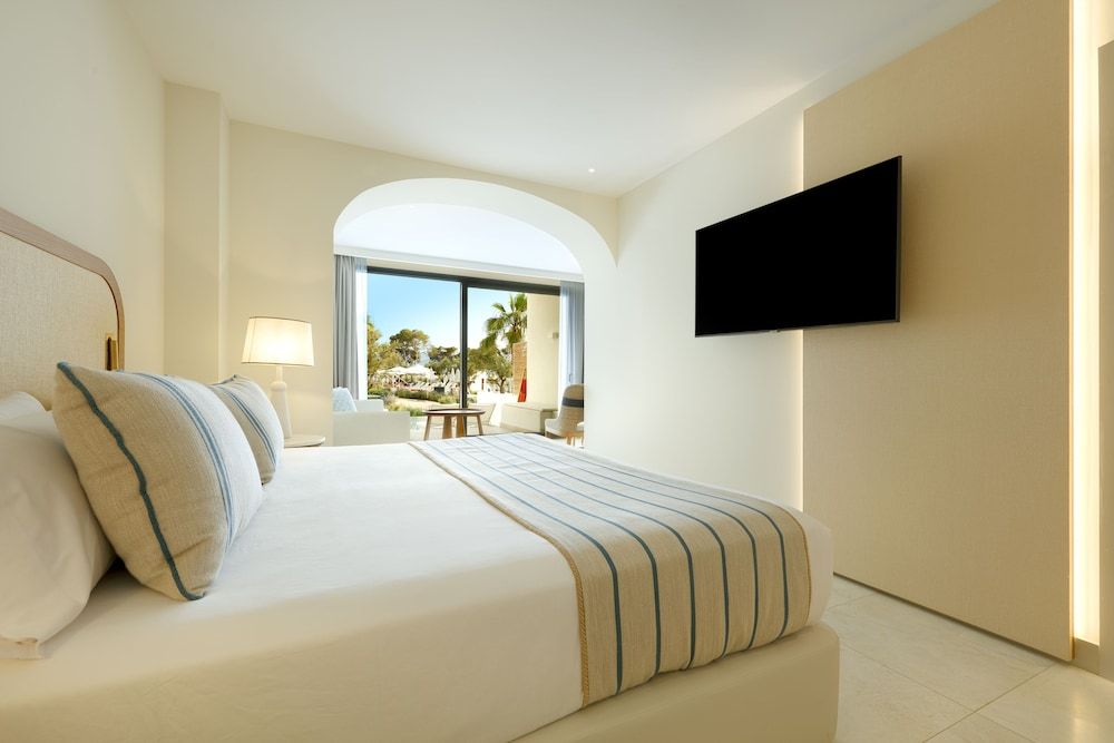 Junior Suite (Signature Level, Swim up) - Club Access Included