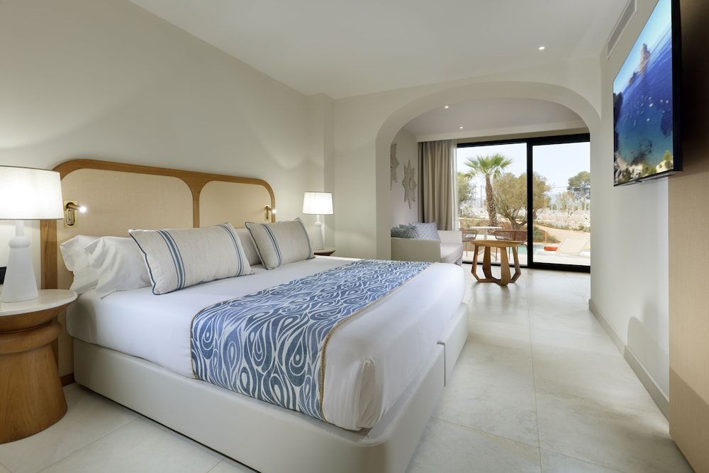 Junior Suite, Terrace (Signature Level, Rooftop Jacuzzi) - Club Access Included