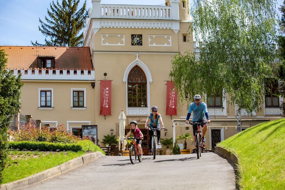 undefined Chateau St Havel 9