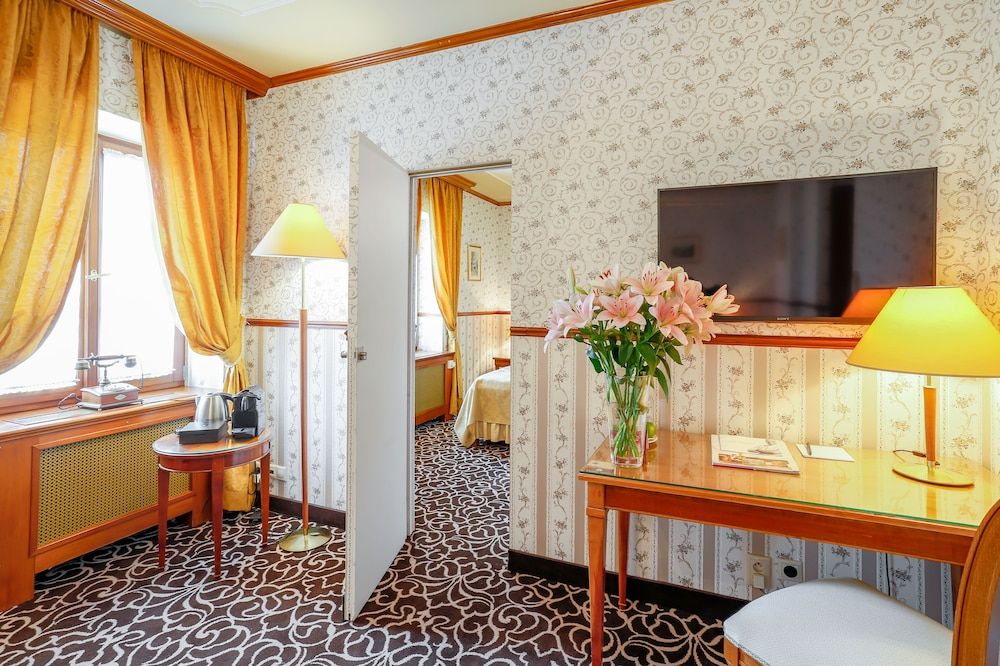 undefined Chateau St Havel 2